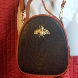 Cross-border bee purse